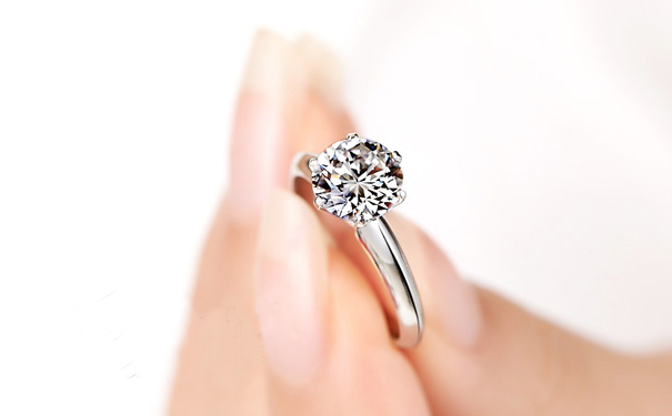 崇州求婚戒指订婚戒指，如何选择更合适？